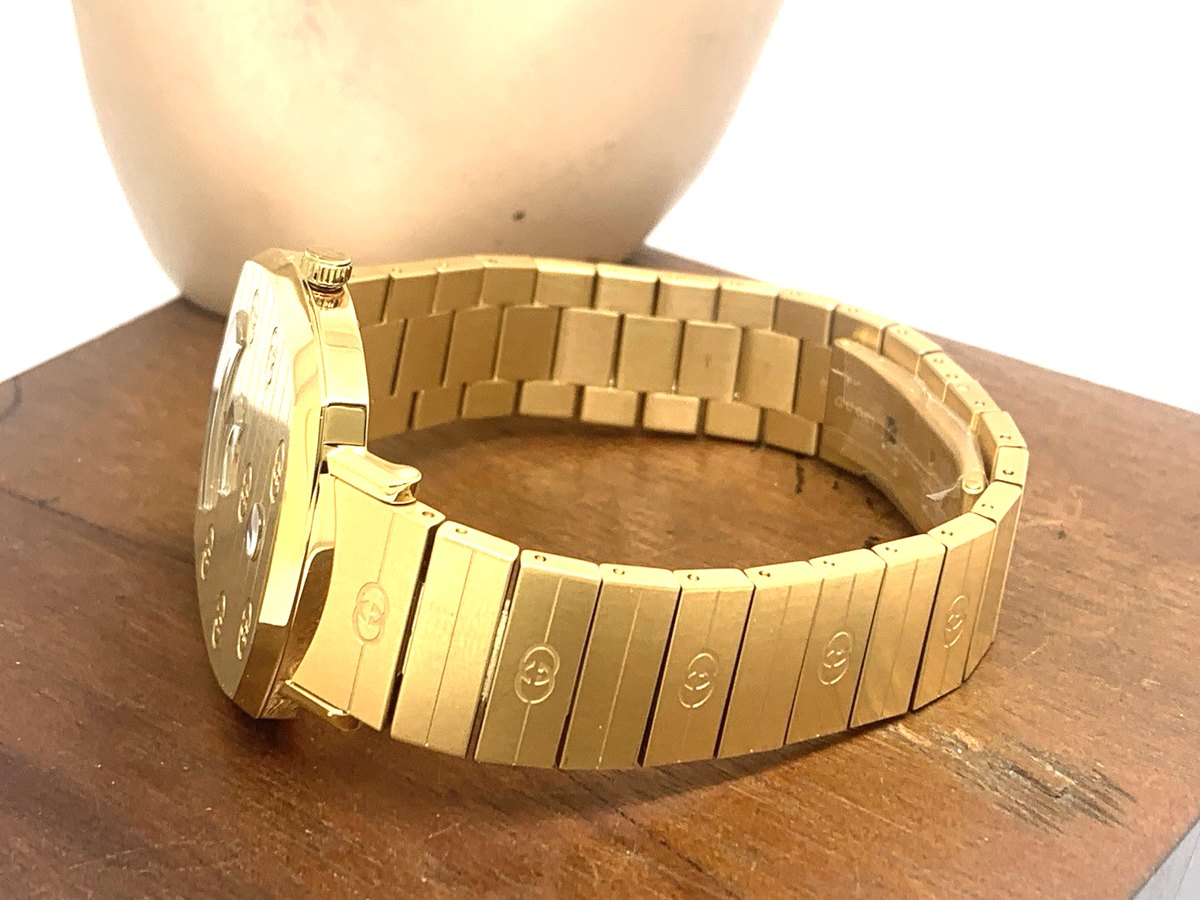 Gucci Unisex Watch YA157403 Grip Swiss Quartz Jump Hour Dial Gold