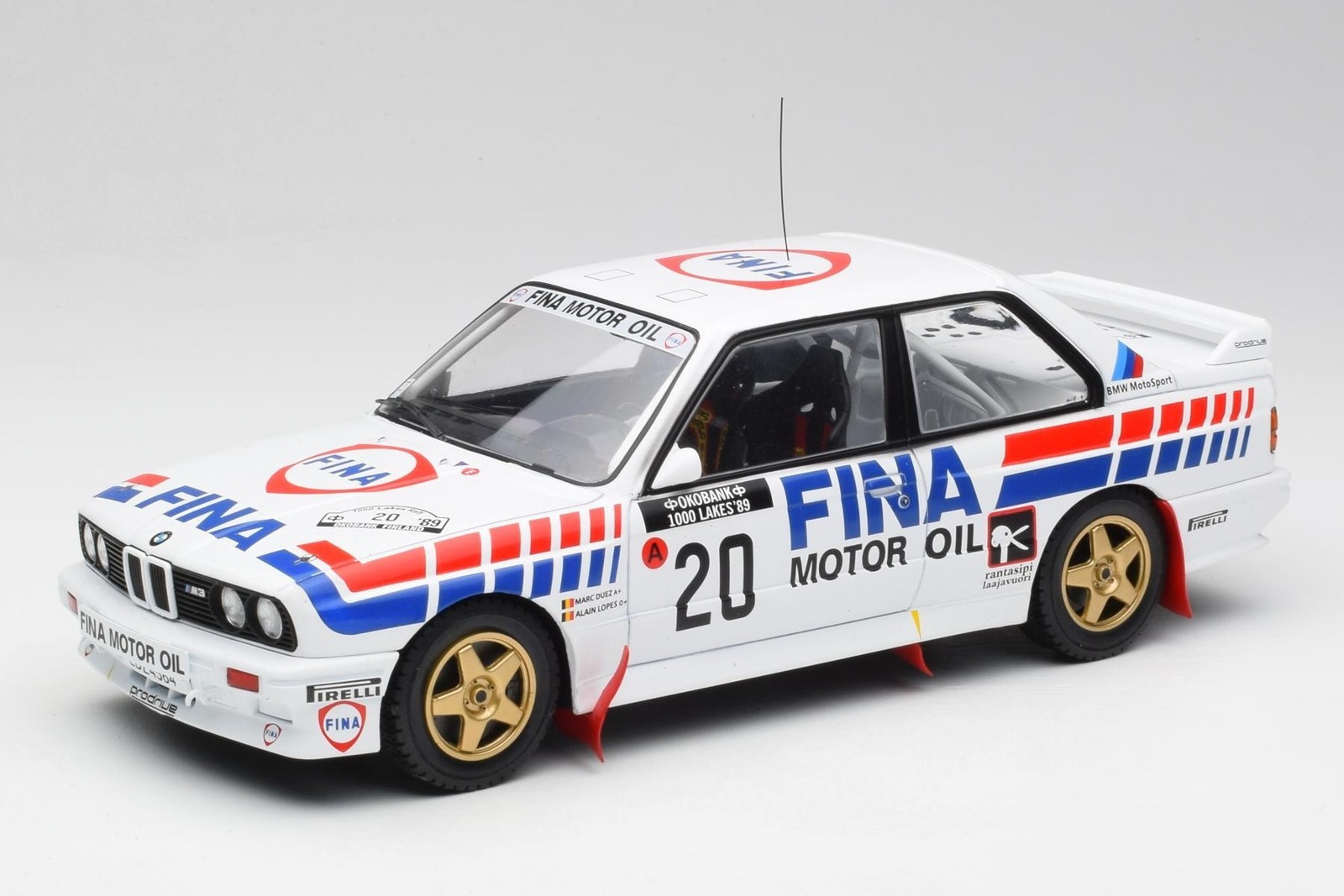 BMW E30 M3 IXO 1/18 miniature de rallye 1000 Lakes 1989 direction à gauche