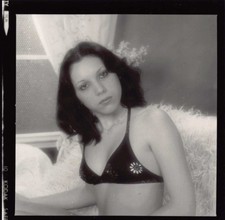 Erotik Frau in Bikini Session 70er Jahre original Foto hübsche junge Dame