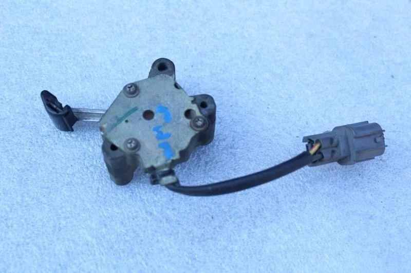 1991 1992 1993 1994 1995 Acura Legend sedán capó cierre lanzamiento Foto 2 de 4