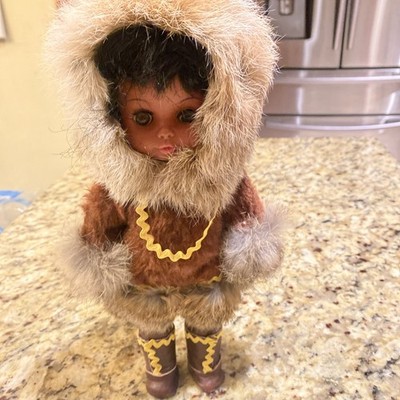NATIVE AMERICAN ESKIMO INDIAN 11'' ALASKAN ARCTIC Souvenir Doll  11 ''