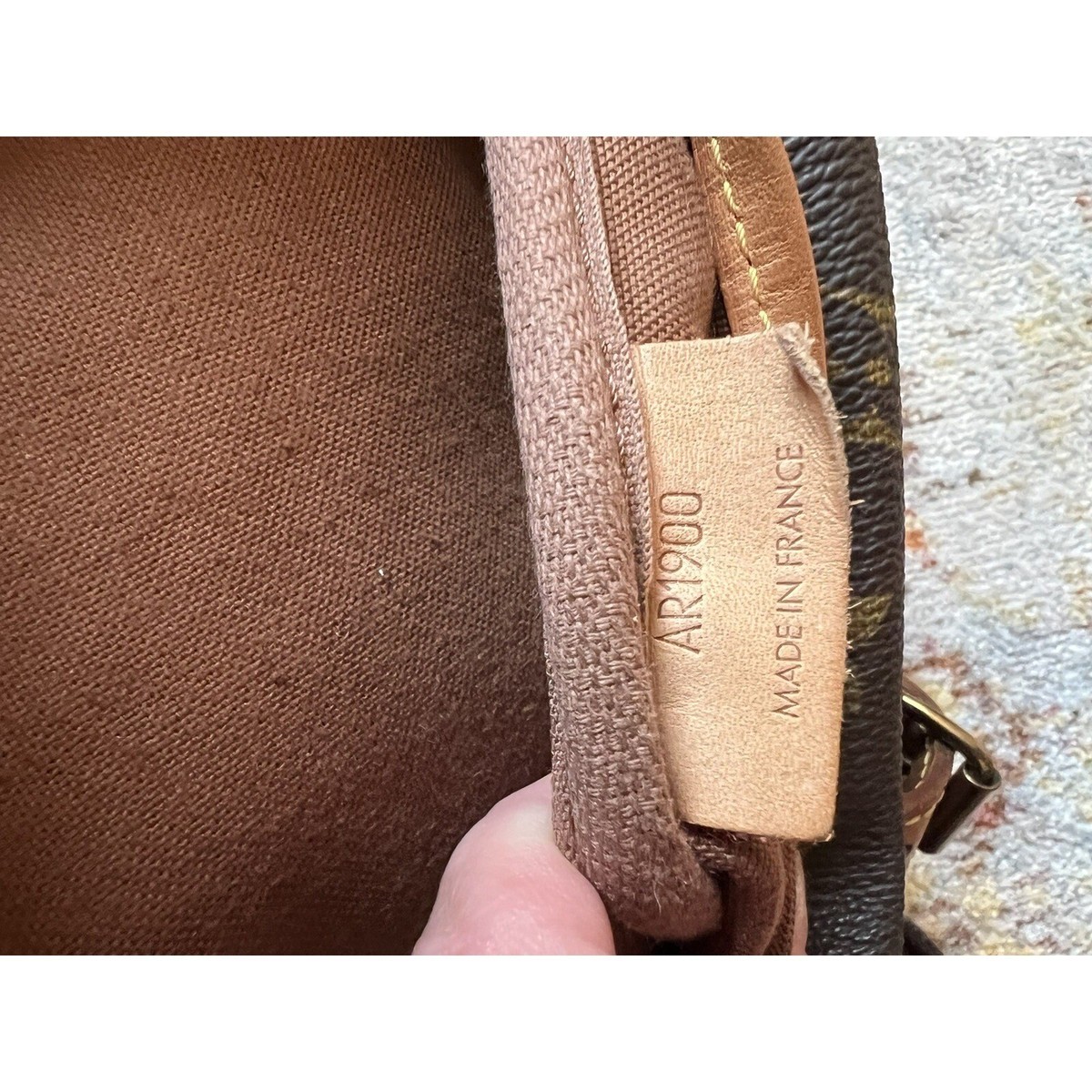 Louis Vuitton Saumur 30 Monogram Canvas Crossbody Messenger Bag