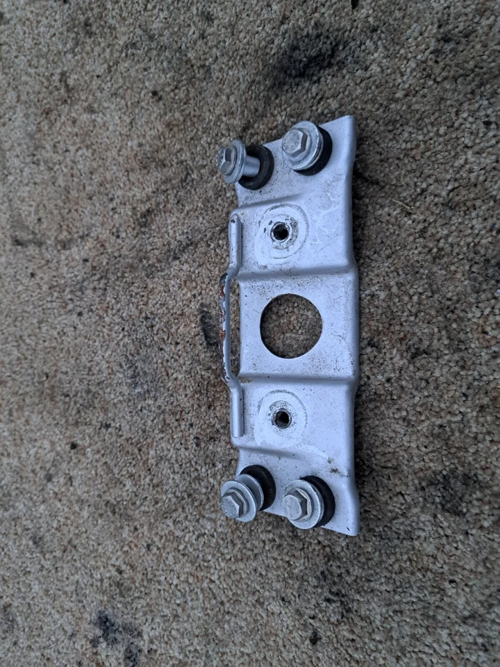 2000 SUZUKI BANDIT 600 GSF GSF600 СИДЕНЬЕ СЕДЛО ЗАЩЕЛКИВАЮЩЕЕСЯ КРЕПЛЕНИЕ КРОНШТЕЙН В СБОРЕ - Изображение 2 из 4