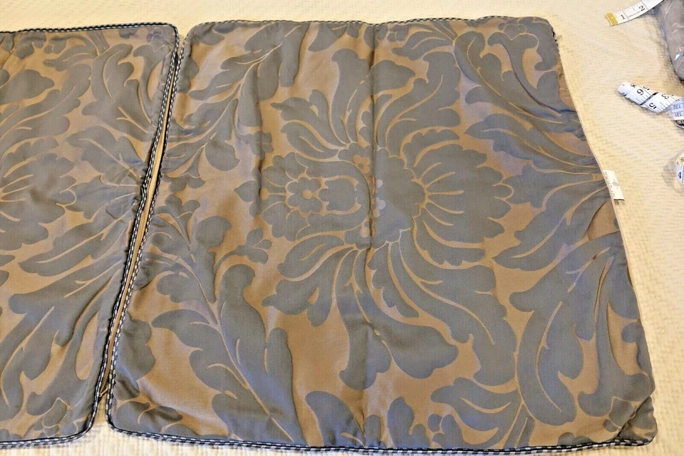 Sferra - Par de fundas de almohada cuadradas de damasco gris y tostado de 21" Foto 2 de 4