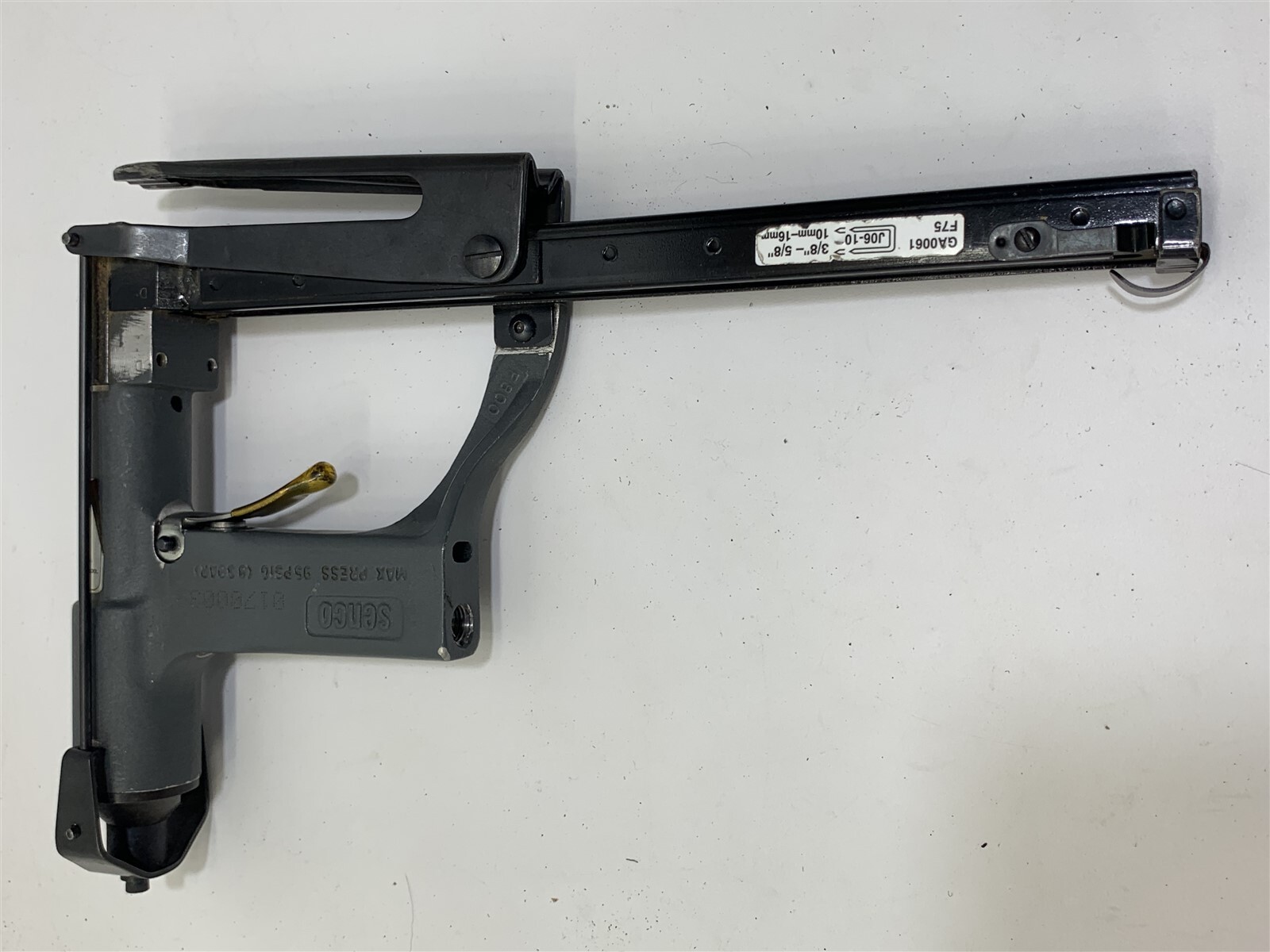 USED WORKING SENCO LONG PLIER STAPLER MODEL F CARTON CLOSING GUN #7