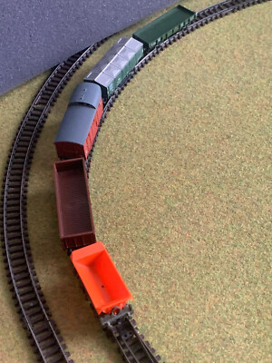5 Güterwagen / Modell Eisenbahn DB Modell von ARNOLD u.ä., Spur N neuwertig