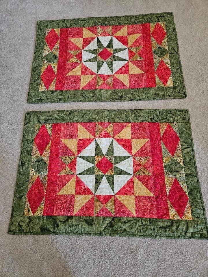 Edredón Batik 104 x 104 hecho a mano con fundas de almohada en coral, verde y dorado Foto 2 de 4