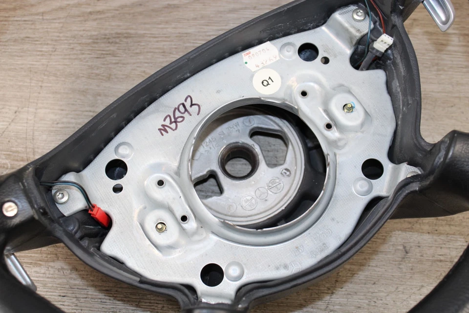 03-06 MERCEDES BENZ w211 E55 AMG BLACK LEATHER STEERING WHEEL W/PADDLE SHIFTERS - Image 2 of 4