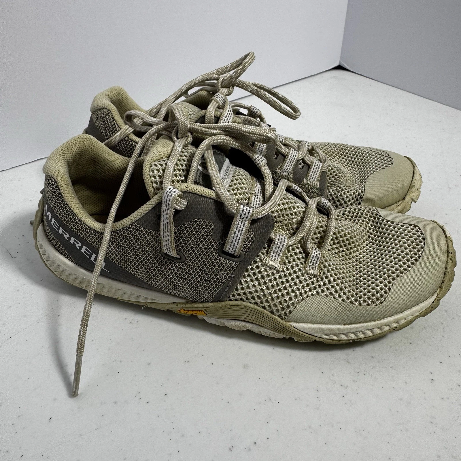 Merrell Trail glove 6 Women Size 5.5 Shoes Beige Barefoot Athletic Hiking