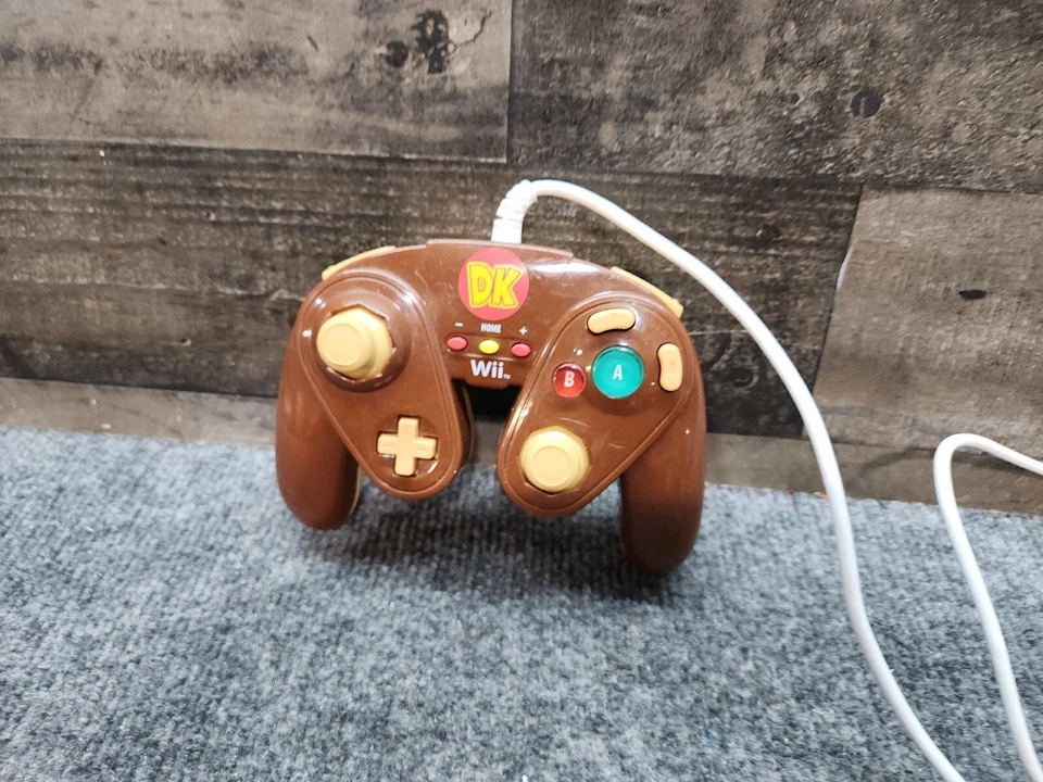 Nintendo Wii Wii U PDP Officially Licensed Wired Fight Pad 085-006 Donkey Kong - Image 2 of 4