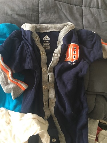 Lot Baby Boy Nb 0-3 Mos 2 Halos, Sleepers, Shirts, Pants 893 - Picture 8 of 12