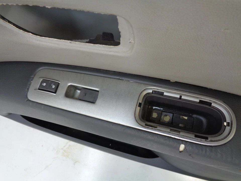 PANEL DE PUERTA INTERIOR DELANTERO DERECHO SUBARU B9 TRIBECA 06-07 OEM DK908231 Foto 3 de 4