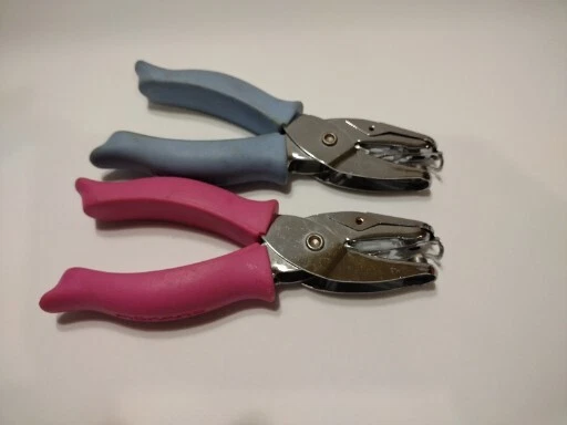 Punzón de papel Fiskars álbum de recortes agarre suave corazón y confeti boda ducha Foto 4 de 4