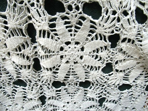 Vintage White Hand Crocheted Tablecloth Approx. 52" x 74" Has 8 Points Pattern - Picture 5 of 11