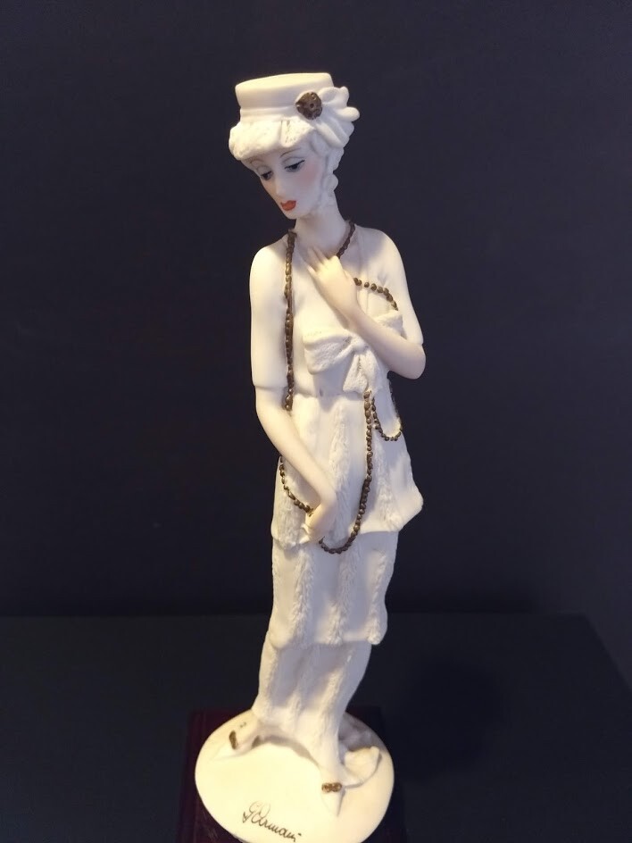 GIUSEPPE ARMANI LADY WITH CHAIN FIGURINE. Item 411F. Retail