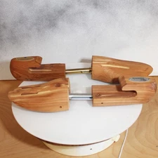 Allen Edmonds / Nordstrom Cedar Wood Shoe Tree Stretcher Mismatched Pair