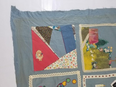 Tapis Brodé Vintage Appliqué - Art Populaire Traditionnel - 16x16 Cm - Multicolore
