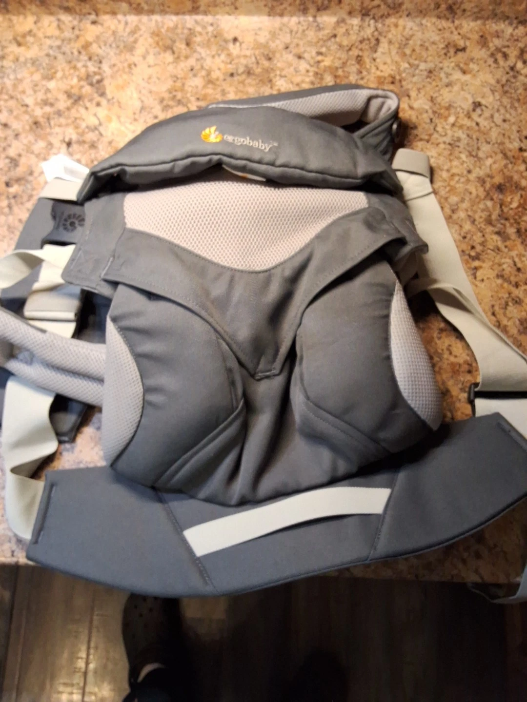 Ergobaby All Positions 360 Cool Air Baby Carrier + bonus Infantino Flip Carrier
Opens in a new windo