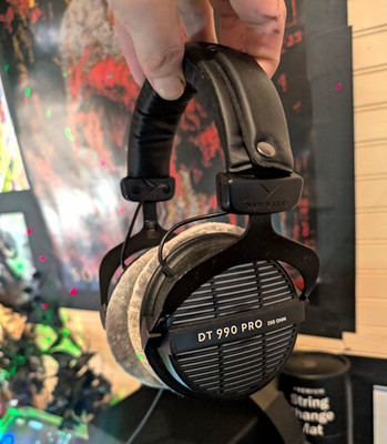 beyerdynamic DT 990 PRO Open-Back Over-Ear Wired Headphones 250 Ohm Black