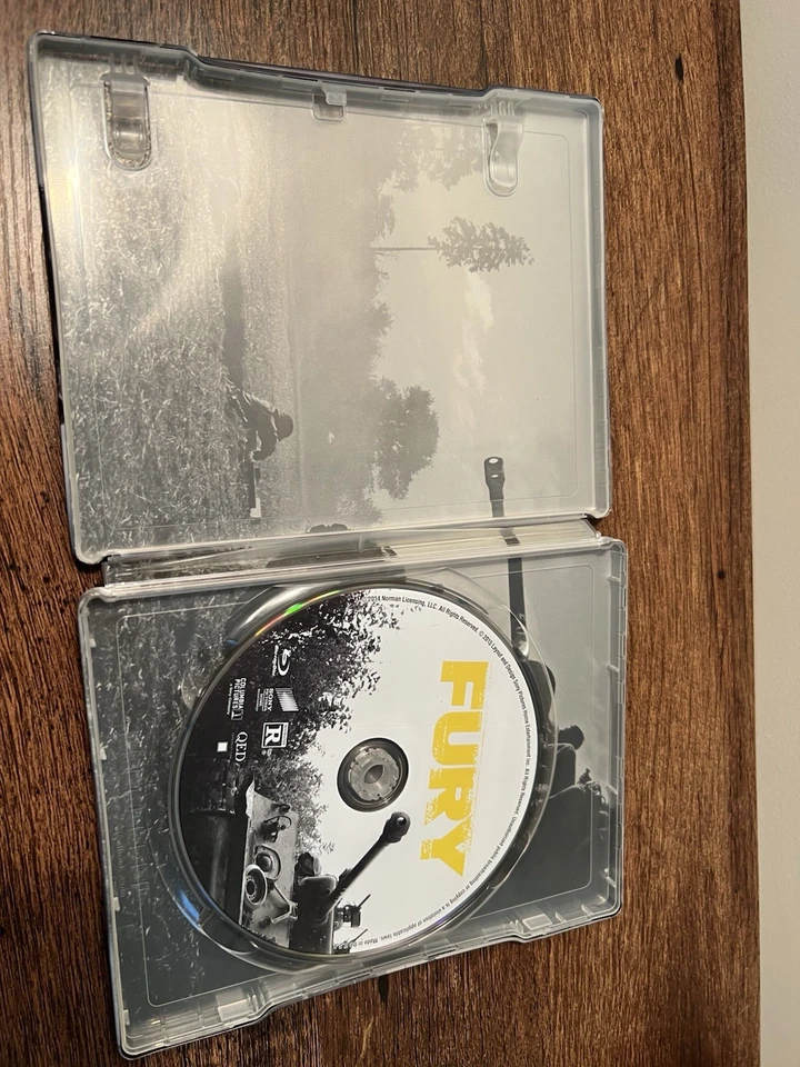 Fury Blu-ray Steelbook (Brad Pitt) Has A scratch on the back - Imagem 4 de 4