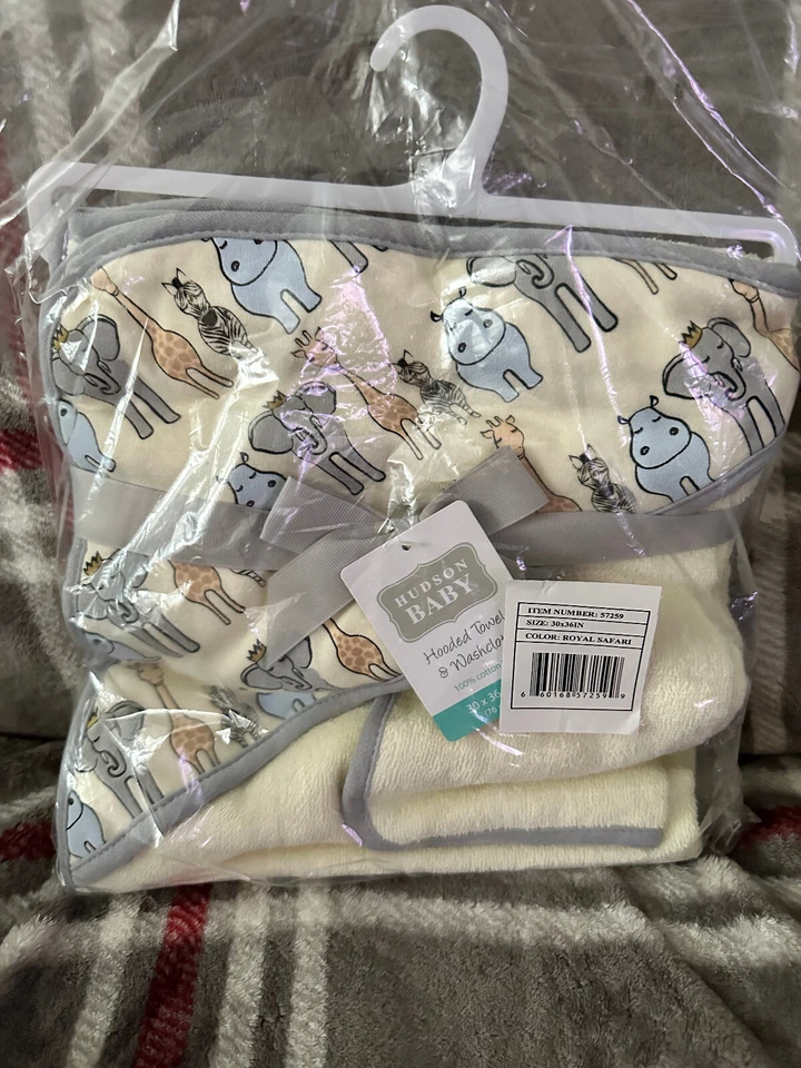Hudson Baby Cotton Hooded Towel and Washcloth 2pc Set, Royal Safari, One Size - Image 2 of 2