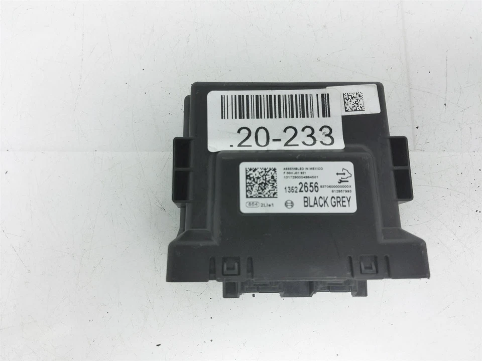 Módulo de controle auxiliar de estacionamento Chevrolet Impala 2018 13522656 - Imagem 2 de 4