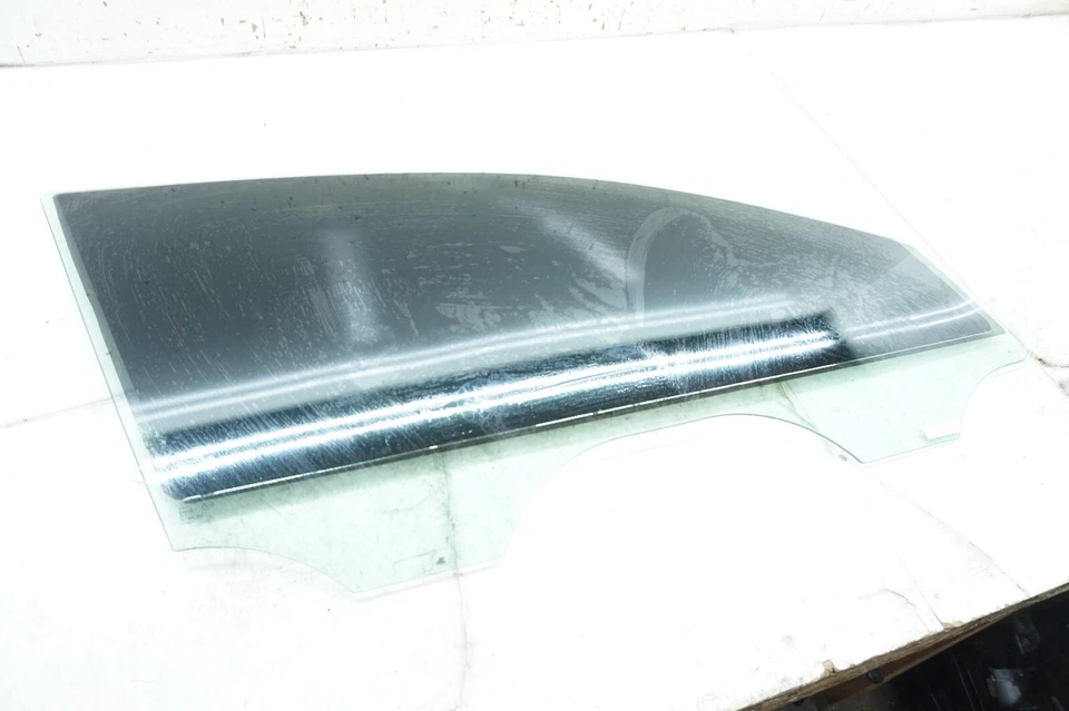 2016-2019 Volkswagen Passat OEM Right Front Door Glass - Image 2 of 4