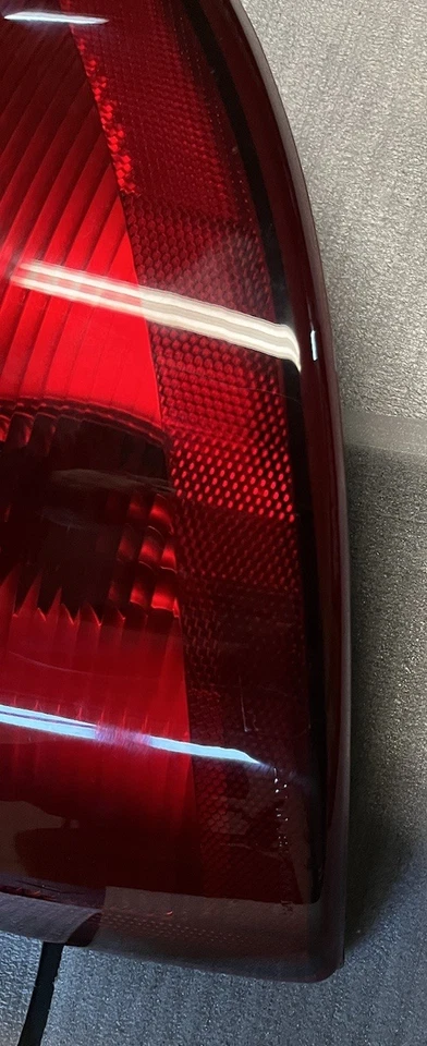 Conjunto de lámpara trasera Dorman 1610475 para modelos Chrysler Dodge 01-03 seleccionados Foto 3 de 4