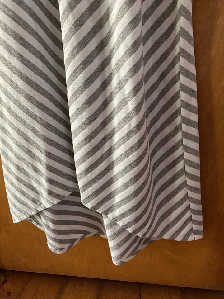 灰色和白色条纹球衣针织 V 领长连衣裙女式大号 EMMA & MICHELLE — 第 3/4 张图片