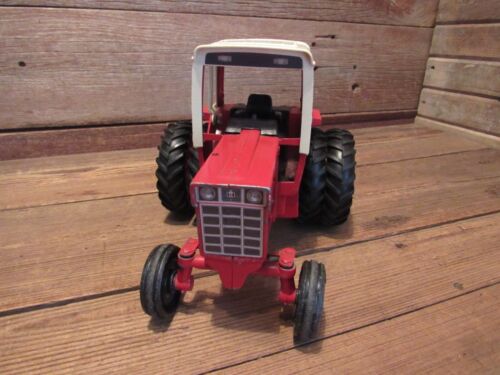 Vintage INTERNATIONAL HARVESTER 1586 w/DUALS Scale 1/16 - PARTS! - Picture 8 of 8