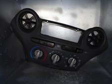 Toyota Yaris TS P1 1,5 Heizungsbedienteil Heizungsbetätigung 758268701D