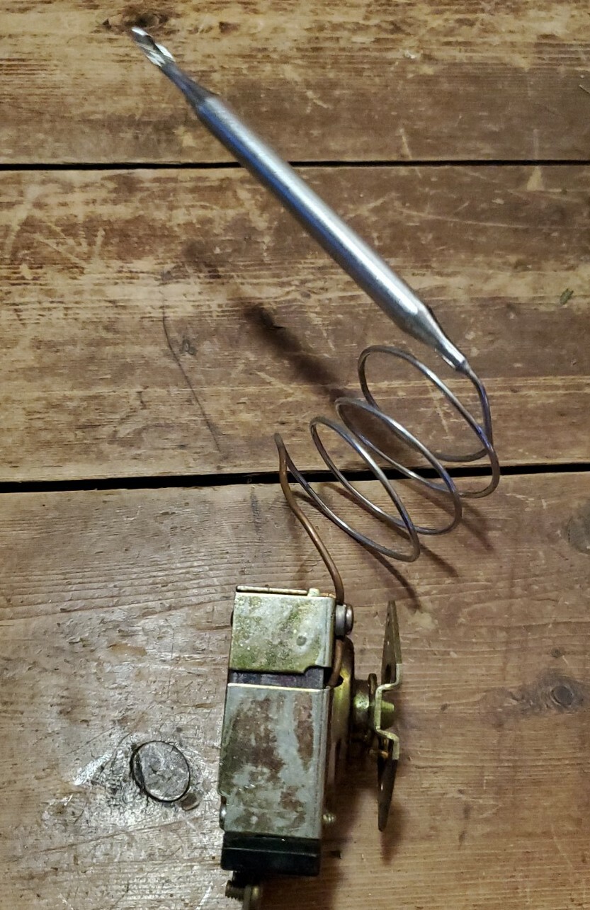 Toastmaster 1429A8725 Thermostat 425F Fixed Temperature Robertshaw EA3-161-24