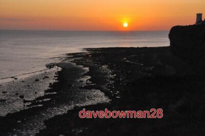 FOTO NASH POINT BEI SONNENUNTERGANG DER ALTE LEUCHTTURM IST OBEN AUF DER KLIPPE BEI TH