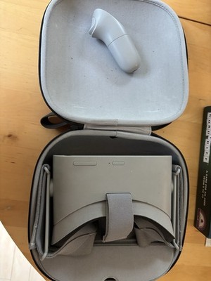 Meta Oculus Go 32GB VR Headset W/ Case @ Controller