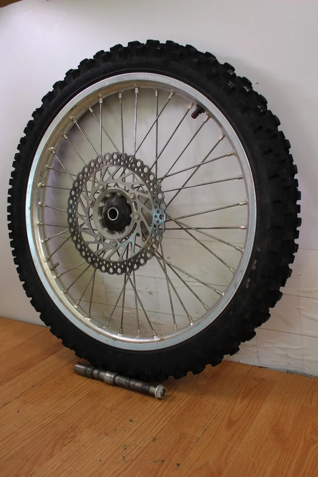 Honda CRF 250R 2008 montaje de rueda delantera Foto 3 de 4