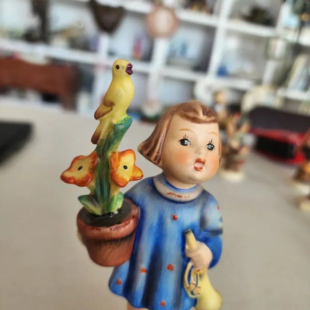 German Goebel 1970s Hummel Porcelain Doll 14.7cm - Pre-Owned