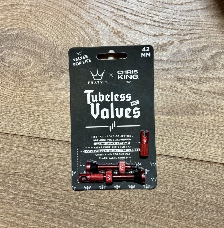 Peaty's Tubeless Valve Accessory Kit Chris King Brand, Red
