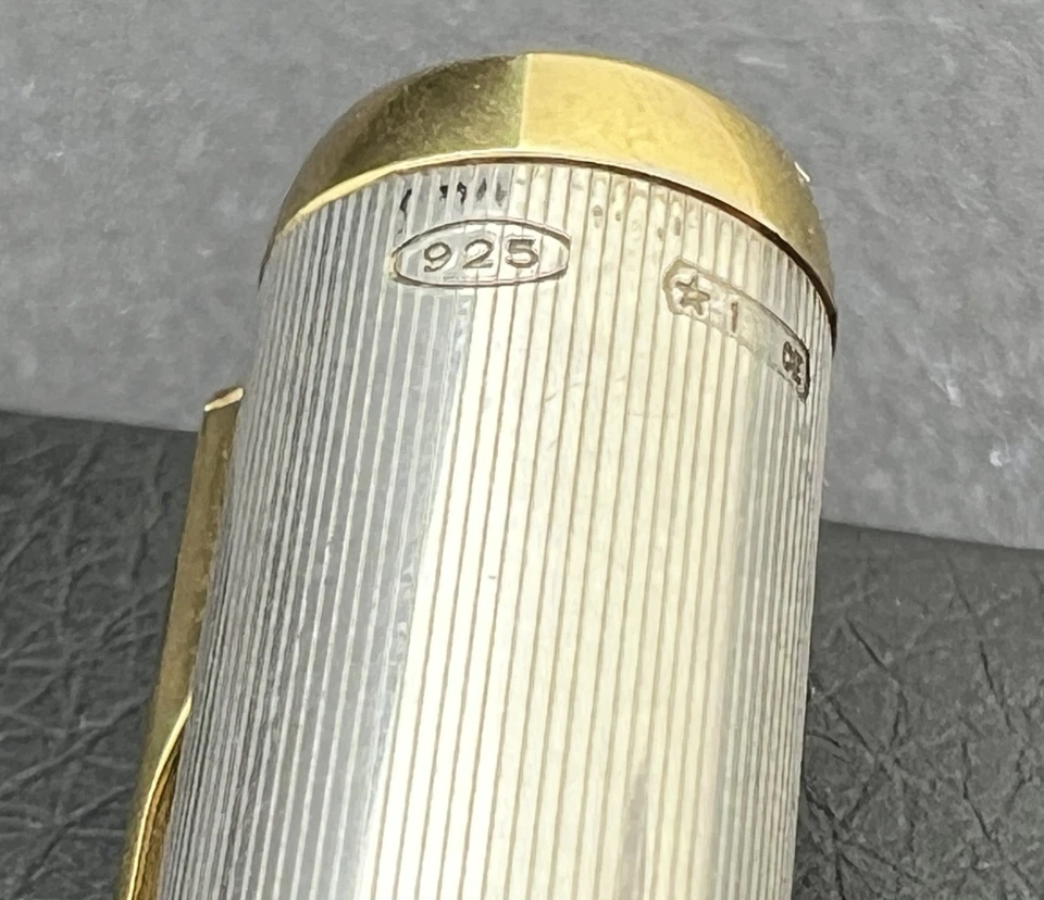 Pluma Estilográfica Delta De Colección, Plumín M, Laca - Plata de Ley .925 Foto 3 de 4