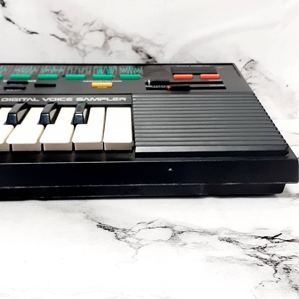 鍵盤楽器 YAMAHA VSS100 Sampler/ Toy. Yamaha VSS100 | Portasound | Yamaha black boxes online archive