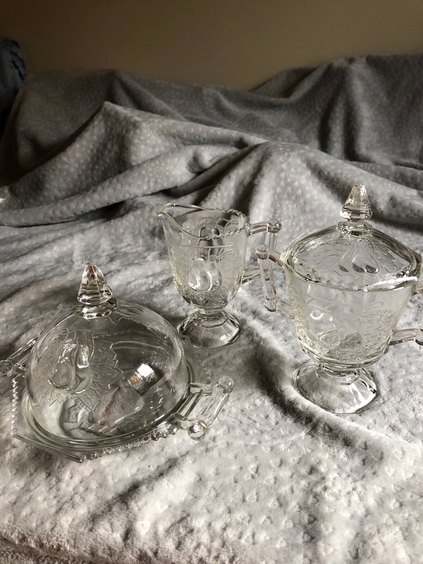 REDUCED__5 Pc Jeannette Baltimore Pear Table Set includes covered butter dish