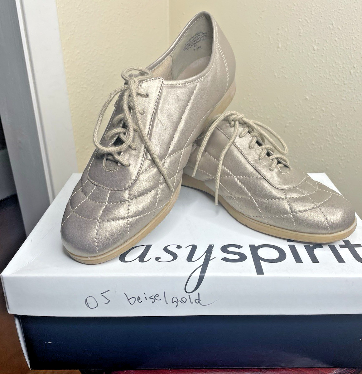 NEW Easy Spirit Expression Womens Size 7-1/2 Gold Quilted Le
