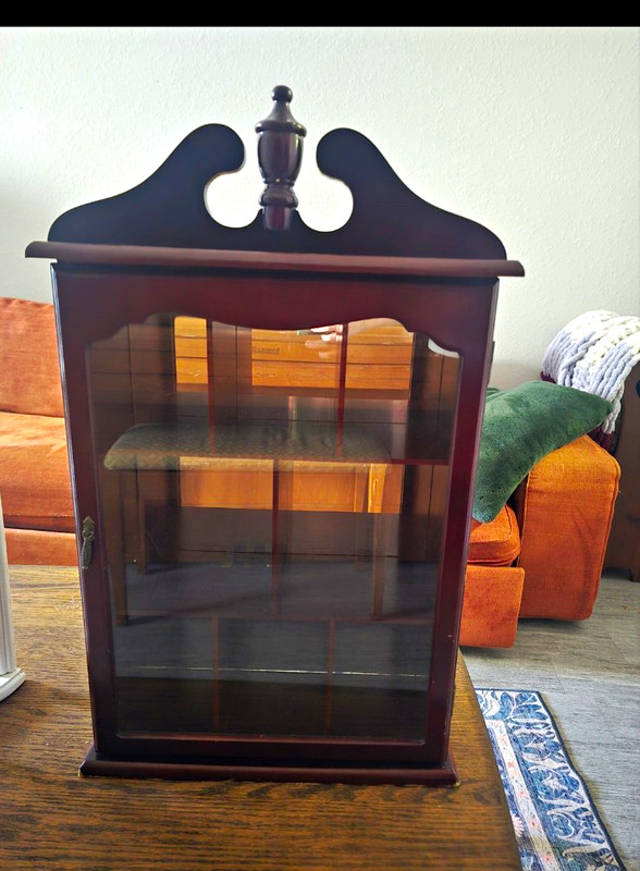Brown Vintage/Retro Wood & Glass Freestanding 2-Door Display Cabinet 20x15x30