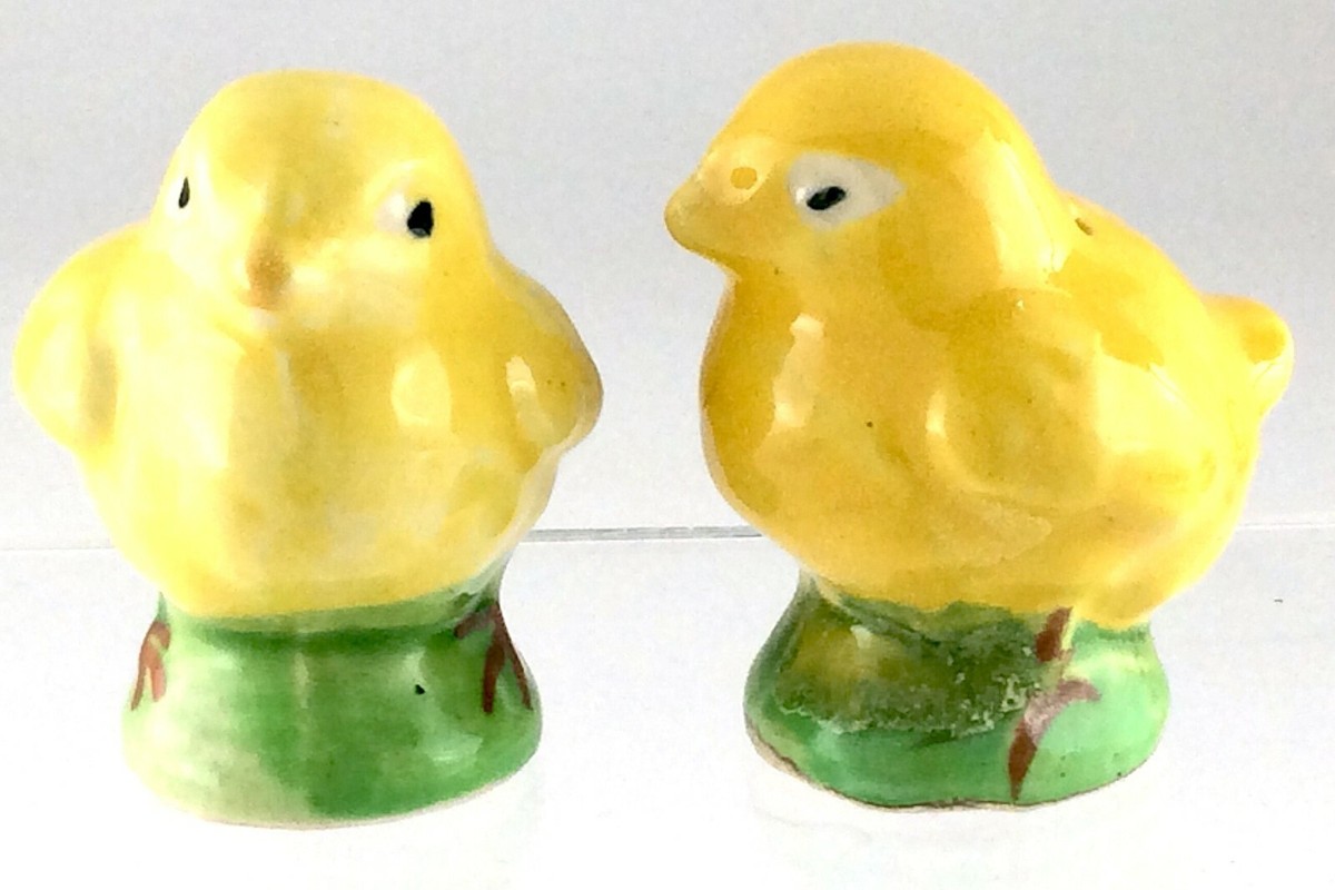 2 Baby Chicks Cracked Eggs Salt and Pepper Made in Japan Pastel