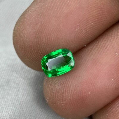 1.08 Cts | natural loose|Tsavorite Garnet | Green | Cushion Shape | Stepcut