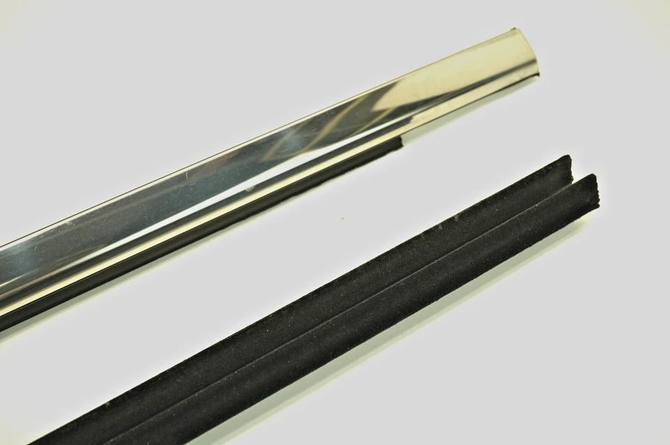 🔅2016-22 Jeep Grand Cherokee OeM right front door Belt Inner Outer Weatherstrip - Image 2 of 4