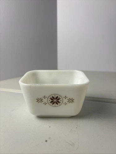 Vintage Pyrex 501B Town & Country 1.5 Cup Refrigerator Dish -No Lid