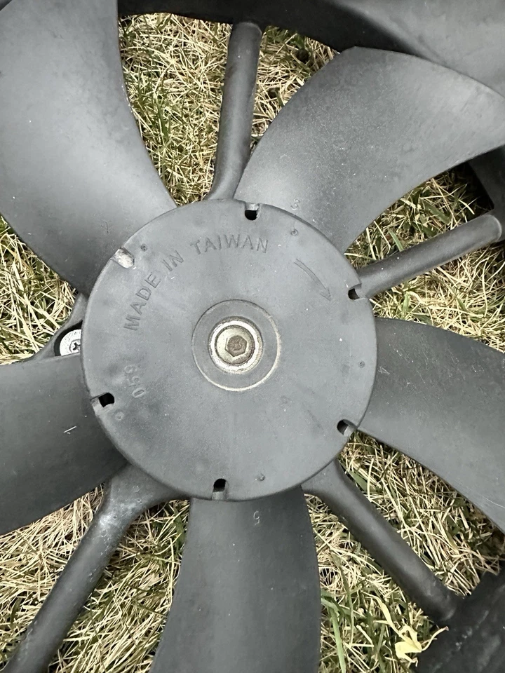 2006 日产 Z33 350Z 散热器 冷却风扇组件 原始设备制造商 11BB1F3 — 第 4/4 张图片