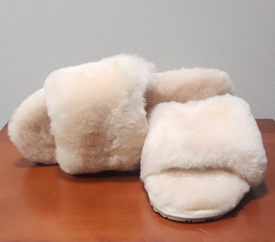 UGG Australia Fluff Slide Womens Size 10 Slipper Cream Fur F19010D Shoes EUC