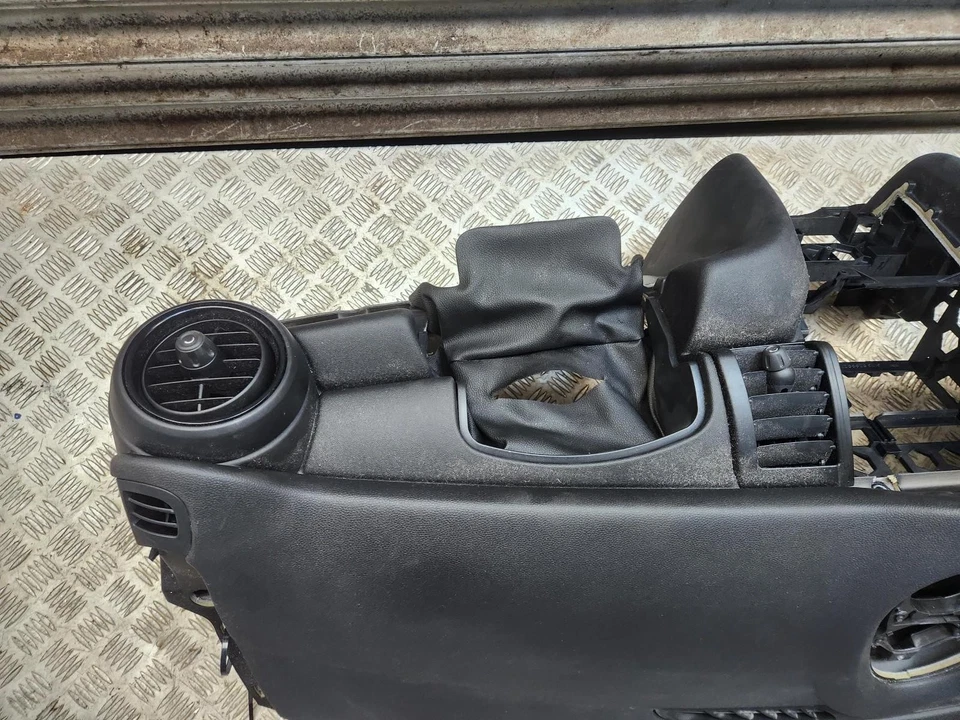 ПРИБОРНАЯ ПАНЕЛЬ MINICOOPER ЧЕРНАЯ F56 2014–2018 - Изображение 3 из 4