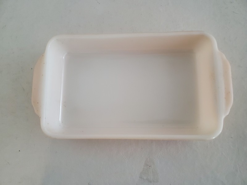 VINTAGE FIRE-KING QUART PEACH LUSTER WARE  CASSEROLE / BAKING DISH  10 x 6 x 2